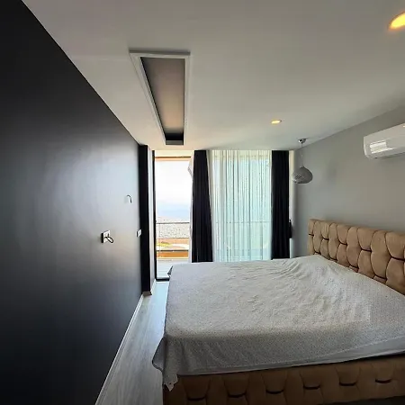 Detached With Full And Sea Views Huvilat